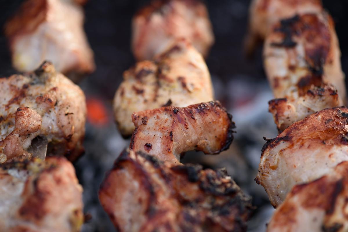 Mäkké mäso na kebab si môžete pripraviť marinovaním / foto depositphotos.com